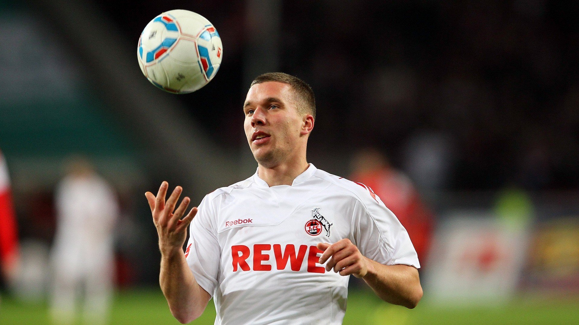 “德甲多队血战到底,冠军争夺日趋激烈”,德甲一共打几轮