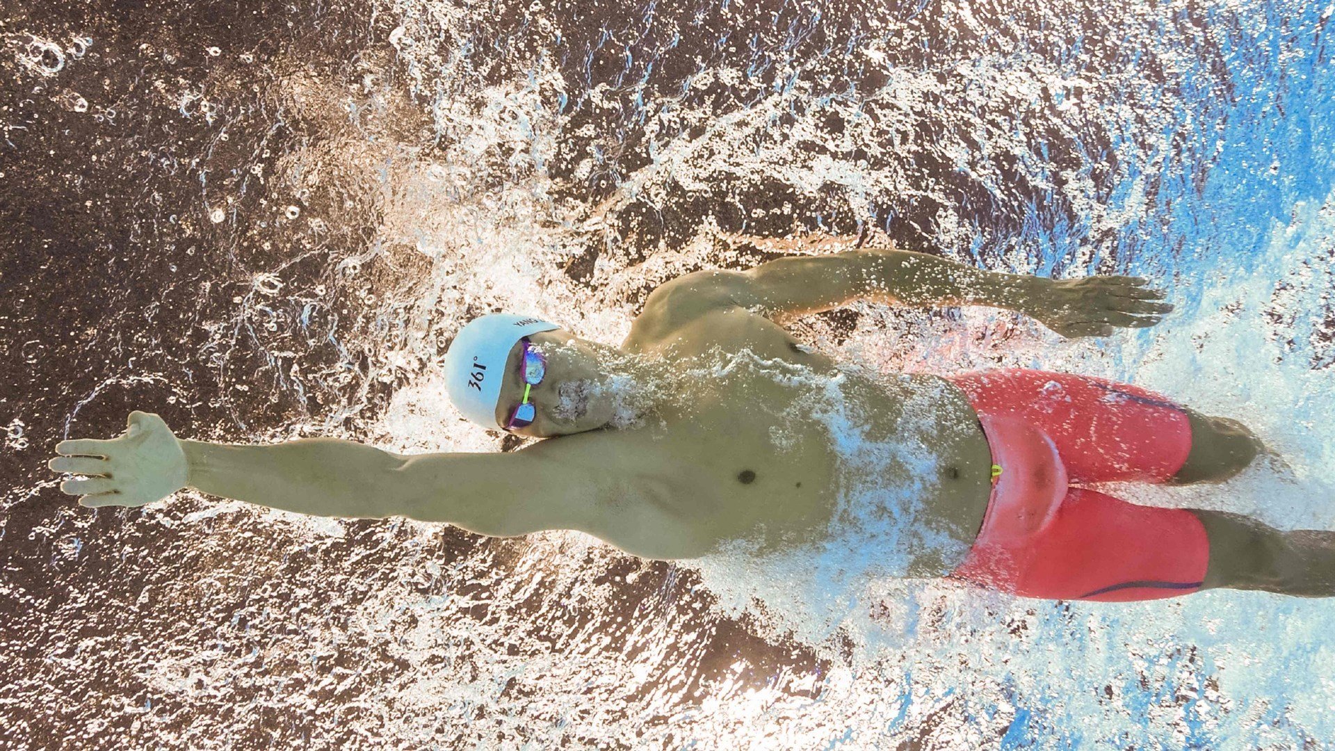 kaiyun中国官方网站-“冰封战场：北极雪道上的速度传奇”，北极冰峰