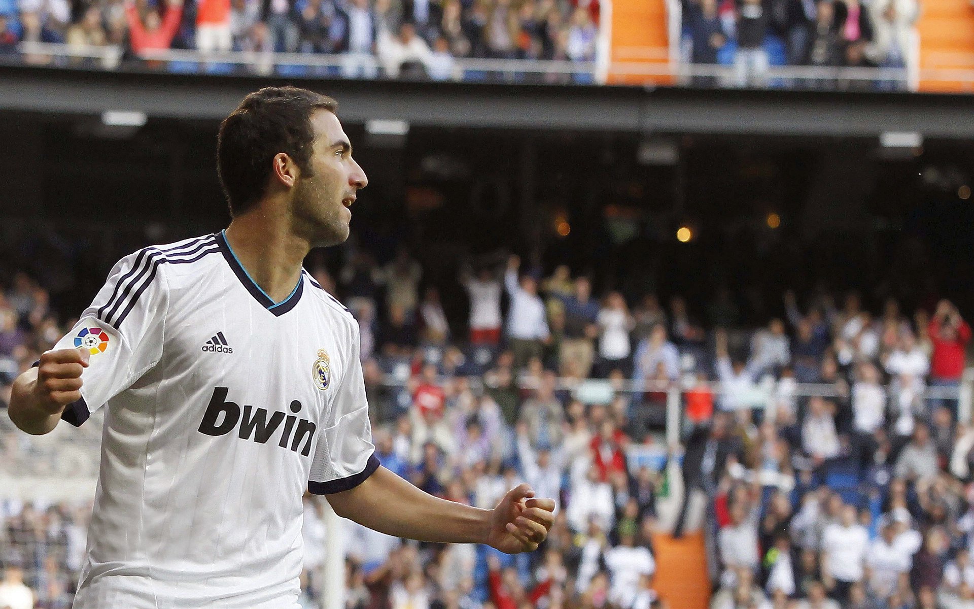 kaiyun网站-火爆场面中球队实力尽显，角逐激烈异常